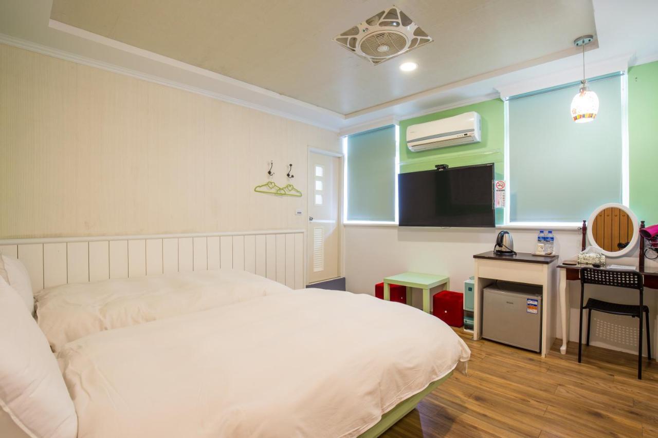 N. Castle Hotel Yilan Екстериор снимка